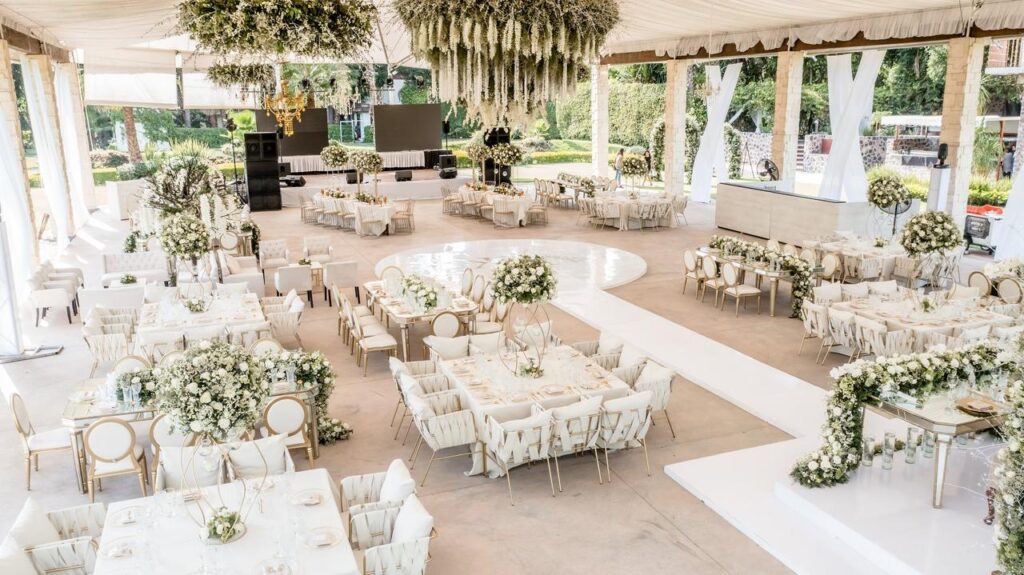 Organización de unas mesas de boda